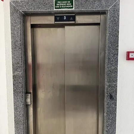 Apto Completo ótima Localização Elevador Castelão *